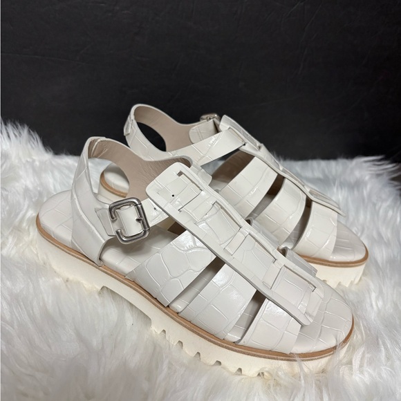 Freda Salvador - Picture 7 of 7